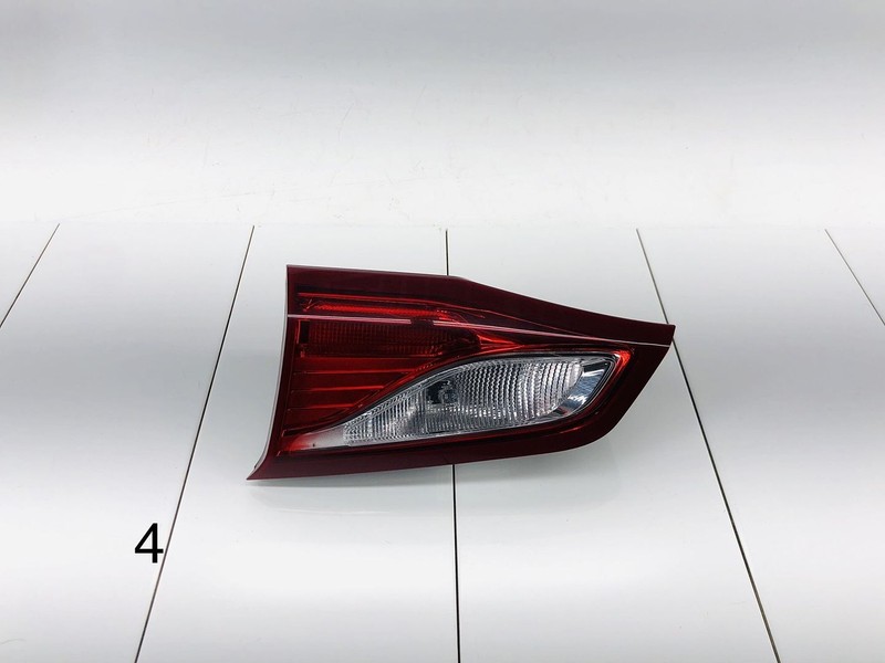 18-19 CHEVROLET EQUINOX REAR RIGHT SIDE INNER TAIL LIGHT BRAKE LAMP OEM
