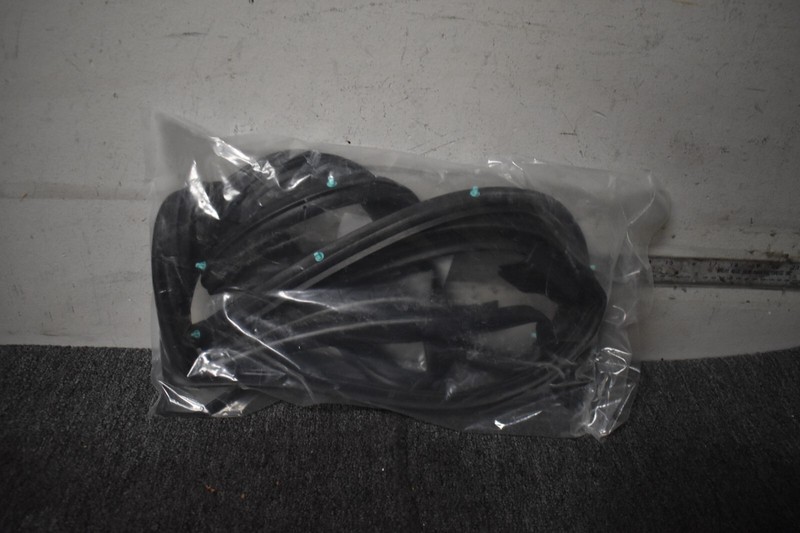 2013-2020 INFINITI JX35 LEFT SIDE DOOR SEAL FACTORY OEM