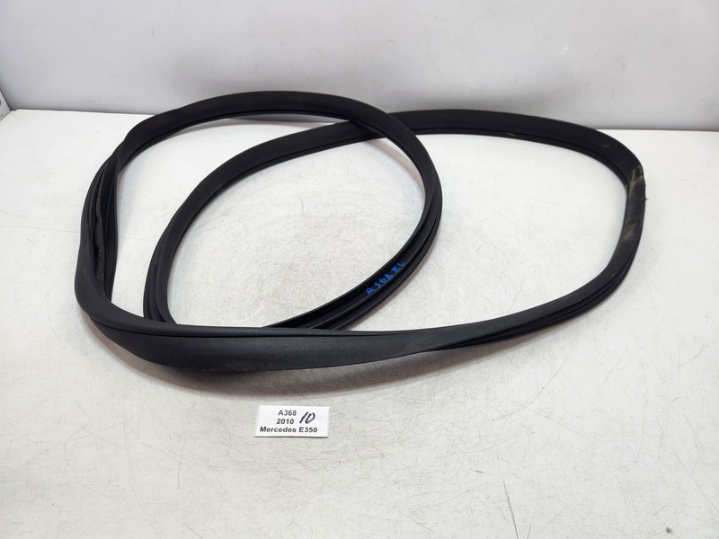 ✅ 2010-2016 OEM Mercedes W212 E350 Rear Left Driver Door Weatherstrip Seal
