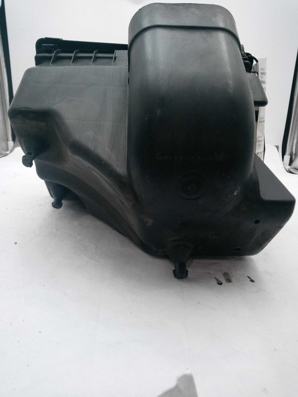 2004 Jeep Liberty Air Cleaner Assembly OEM 3.7L Tan 264K Miles 53013727AA