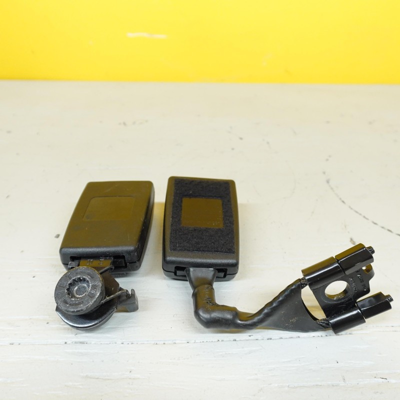 2011-2018 PORSCHE CAYENNE REAR LEFT & CENTER SEAT BELT BUCKLE OEM 7P0857740