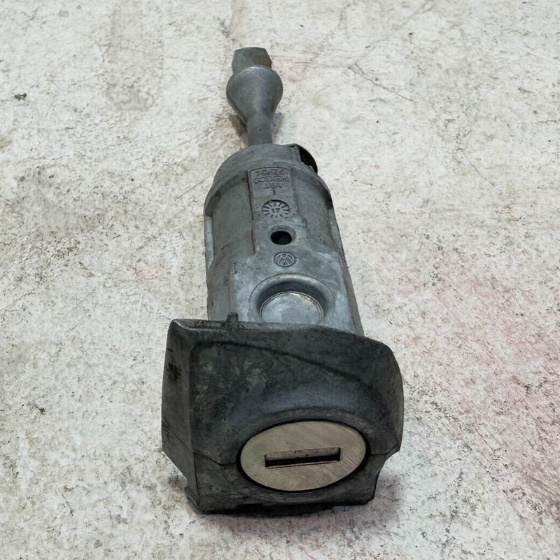 2018 - 2022 VOLKSWAGEN PASSAT DOOR LOCK CYLINDER W/O KEY OEM