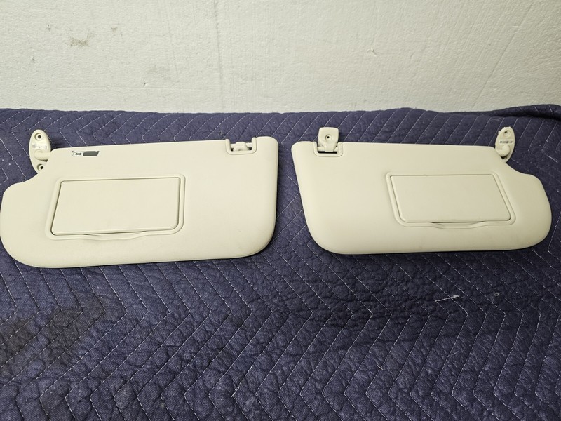 2017Ford FocusSun Visor Sunvisor Set Illumination