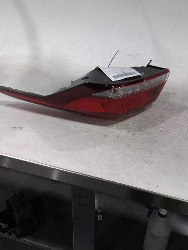 2020 Genesis G80 Right Tail Light Assembly White OEM 7887189 Used 60k Miles