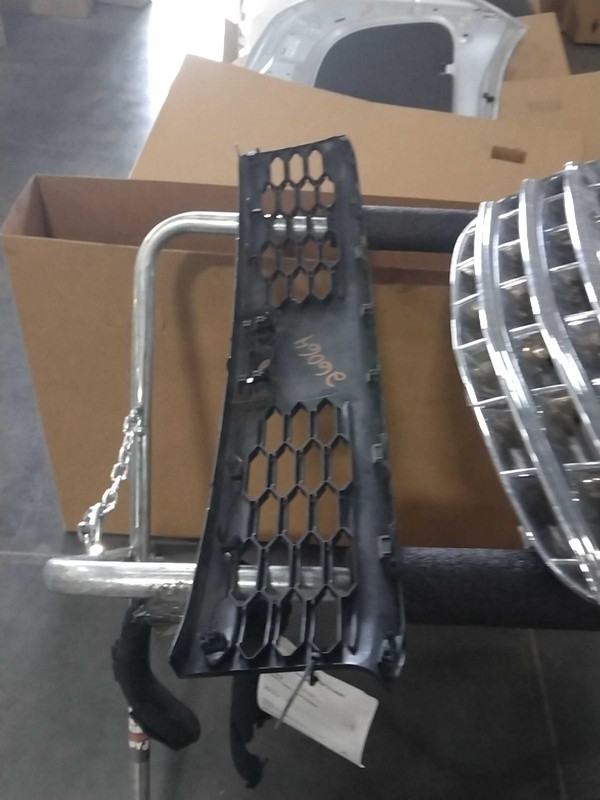 2023 Mitsubishi Outlander Grille OEM Silver 62310W130P Used 4DR SUV SLV