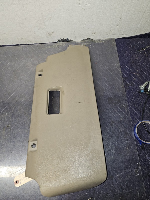 2002 Savana Dash Trim Knee