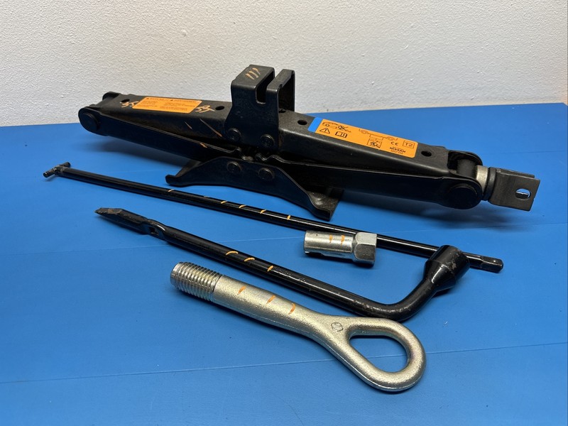 995503JA1A | 2013 - 2015 INFINITI JX35 QX60 SPARE TIRE JACK With Tools OEMSUV