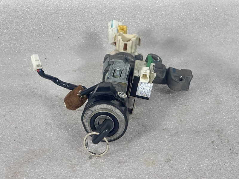 2001-2007 TOYOTA SEQUOIA IGNITION LOCK CYLINDER ASSEMBLY OEM 45020-34-3