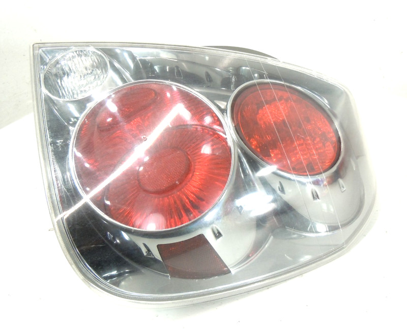 2005 2006 Nissan Altima Quarter Panel Mounted Tail Light Passenger Right OEM