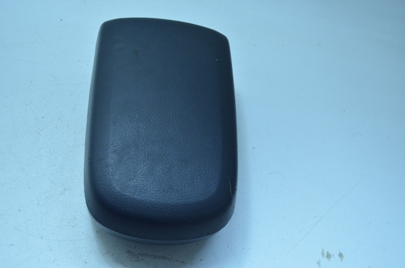 09-14 TOYOTA MATRIX FRONT CENTER CONSOLE ARMREST COVER LID BLACK OEM
