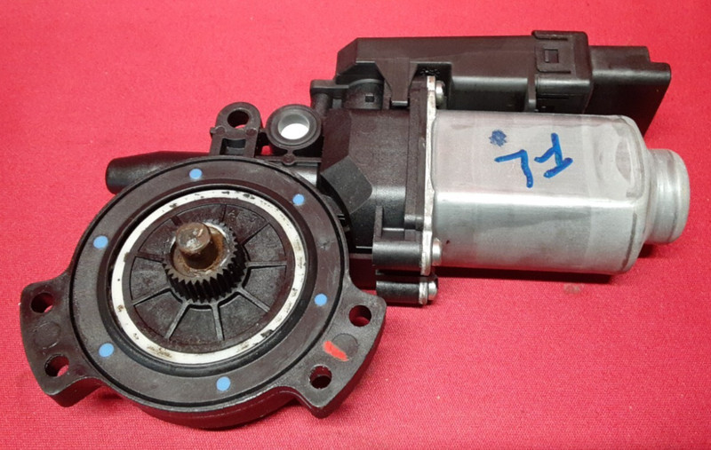 2006 - 2010 Hyundai Sonata FRONT LEFT DRIVER Window Motor 82450-3K011