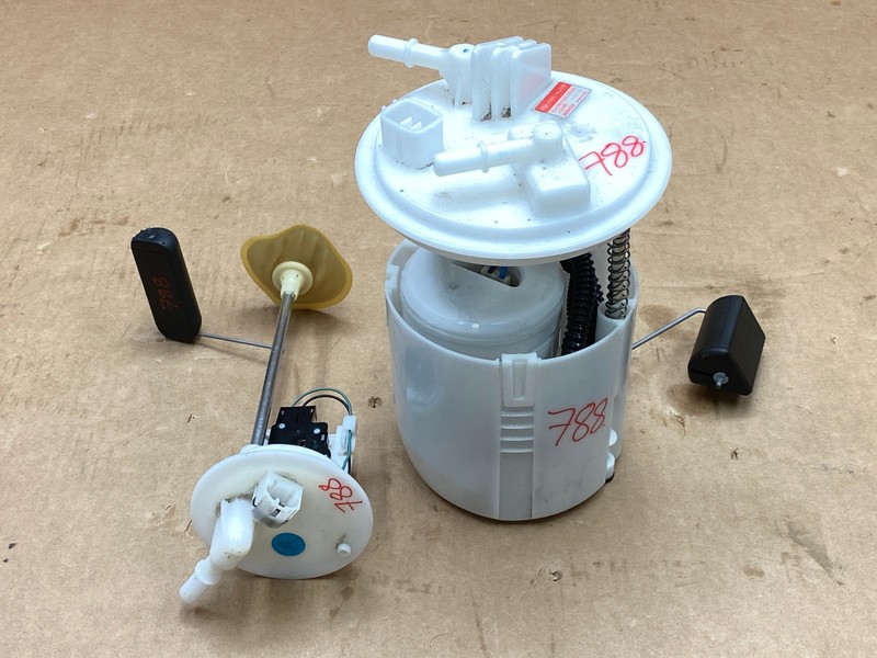 2015-2019 SUBARU OUTBACK GAS FUEL PUMP SENDING UNIT LEVEL SENSOR SET OEM LOT788