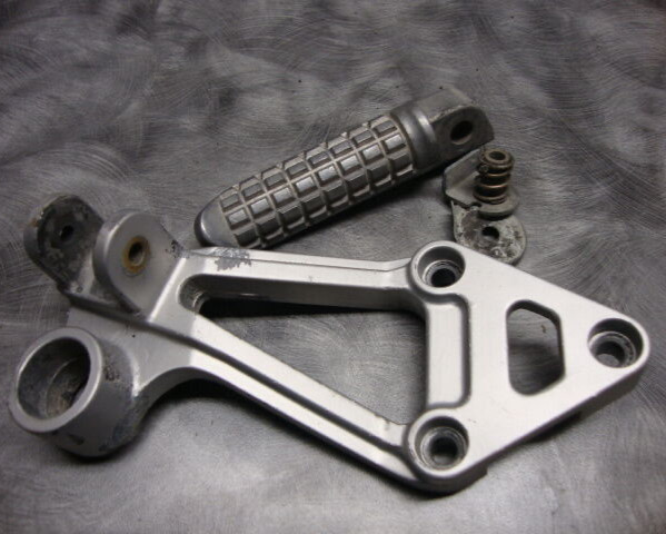 1991 Kawasaki Ninja ZX600C ZX600 ZX 600 Right Rear Passenger Foot Peg Mount J10