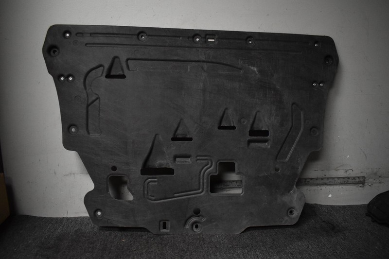 2020-2022 VOLVO XC90 T5 MOMENTUM FRONT LOWER COVER RADIATOR FACTORY OEM