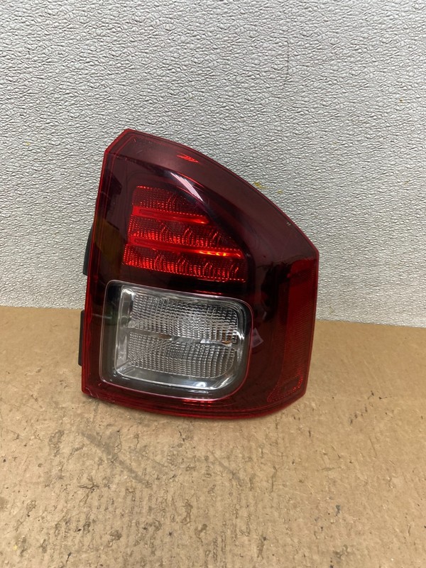 2014 - 2017 Jeep Compass Right Passenger Side Tail Light AA0126 DW