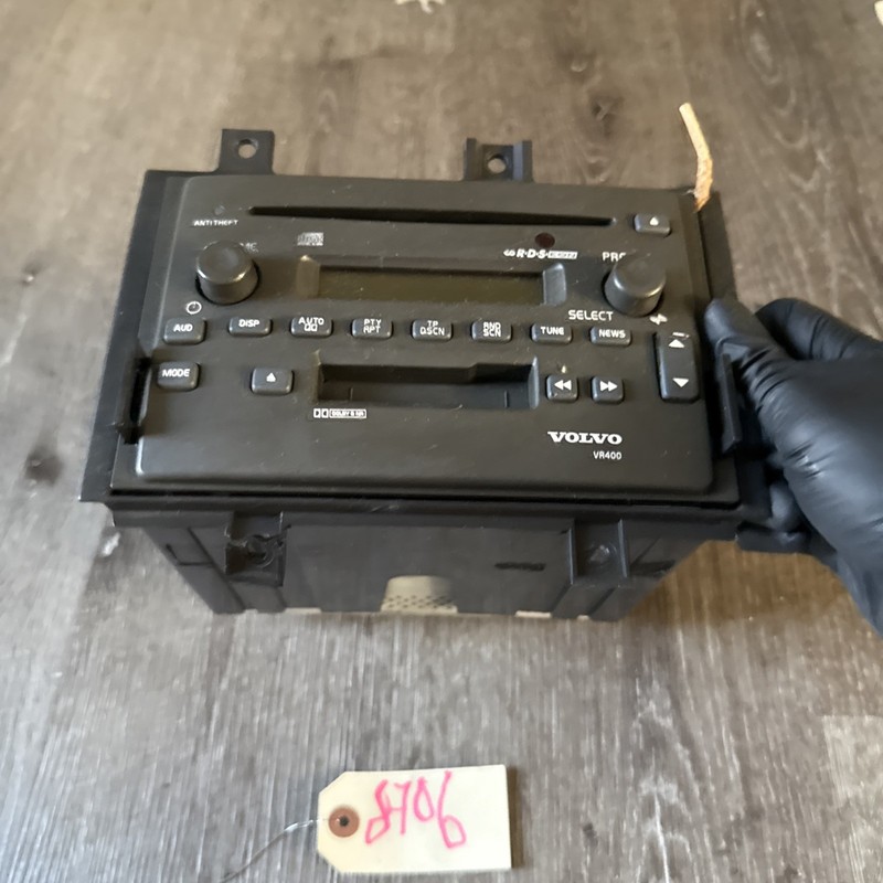 VOLVO VNL 2 GEN SEMI TRUCK DASHBOARD CD TAPE RADIO PLAYER VR400 - P/N: 20467843
