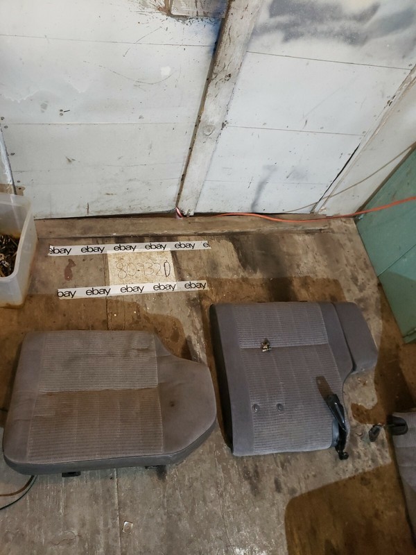 1987-1995 NISSAN PATHFINDER SE-V6 REAR SEAT PASSENGER