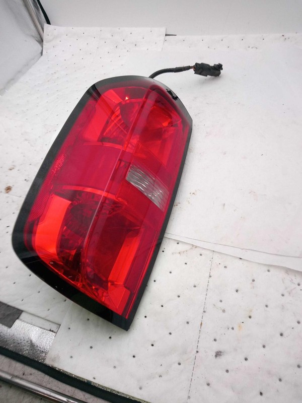 2015 Chevrolet Colorado Right Green Tail Light Assembly OEM Used 53232