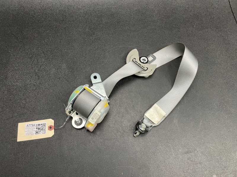2nd Row Rear Left Seat Belt Retractor 2018 Acura MDX 04868-TZ5-A00 2014 - 2020