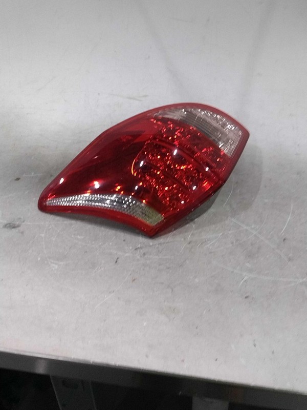 2007 Toyota RAV4 Right Tail Light Assembly Red OEM 413407 Used 138K Miles