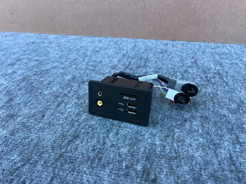 INFINITI Q50 Q60 14-19 OEM AUXILIARY AUX JACK DUAL USB MAP PORT SD CART ADAPTER
