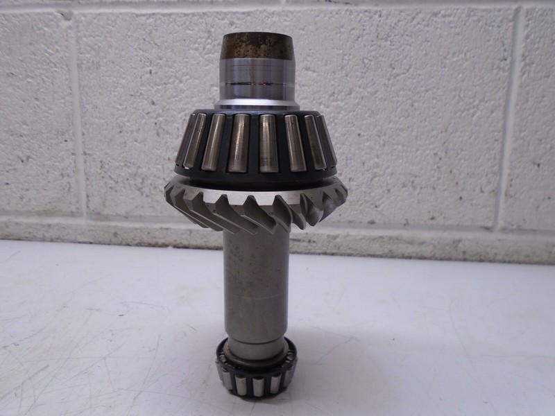CF2 SE106 Upper Unit Driveshaft Gear & Tapered Roller Bearings 60466 91-104-02C