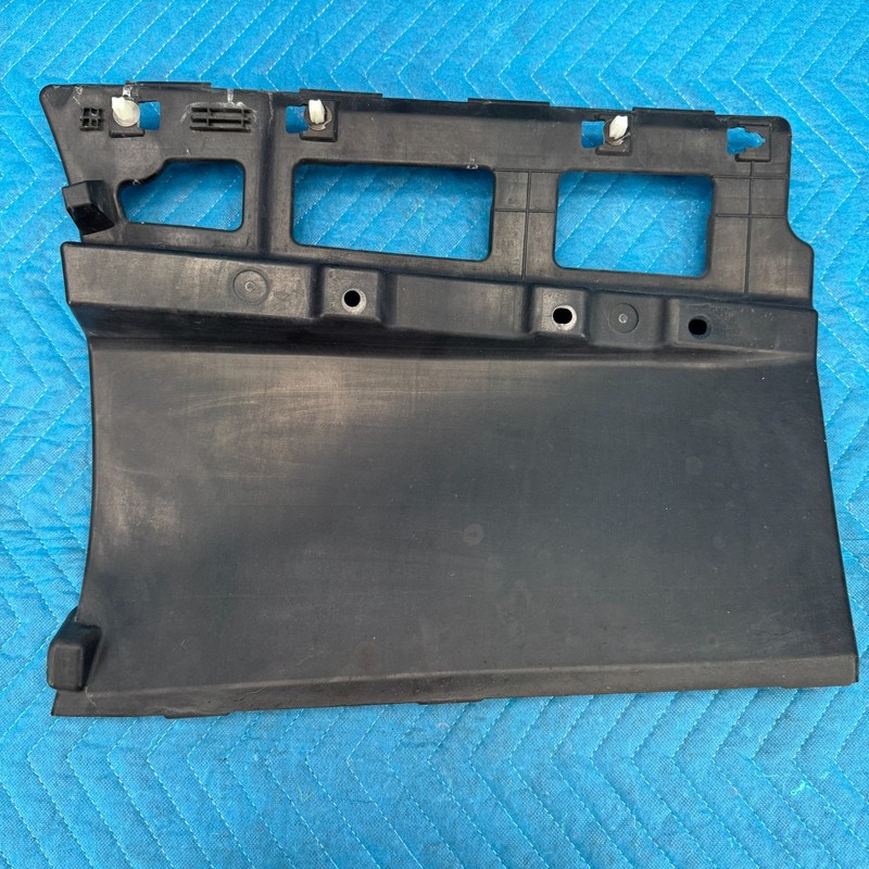 2011–2016 Hyundai Equus Rear Bumper Side Bracket Right OEM 866163N000
