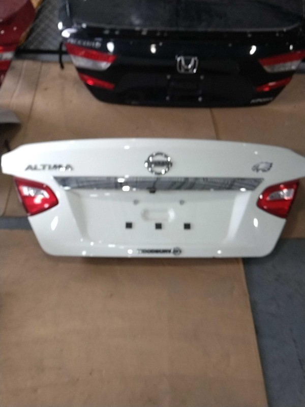 2017 Nissan Altima White Deck Lid OEM 265409HS0A 101k Miles Used