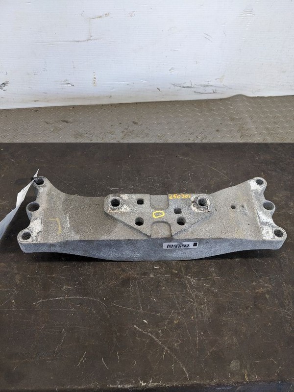 10-15 Camaro SS Automatic Transmission Crossmember Mount Bracket 1184712