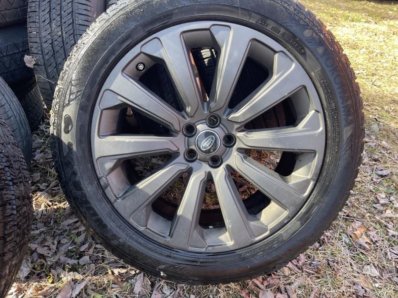 2018-2019 VELAR RIGHT REAR 20X8.5 ALLOY 10-SPOKE WHEEL A-COND 37459