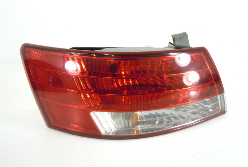 2006-2008 Hyundai Sonata Quarter Panel Mounted Tail Light Driver Left OEM