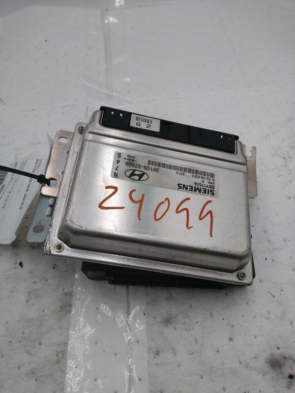 2004 Hyundai Santa Fe Engine Control Module ECM 2.7L Black OEM 3910937509