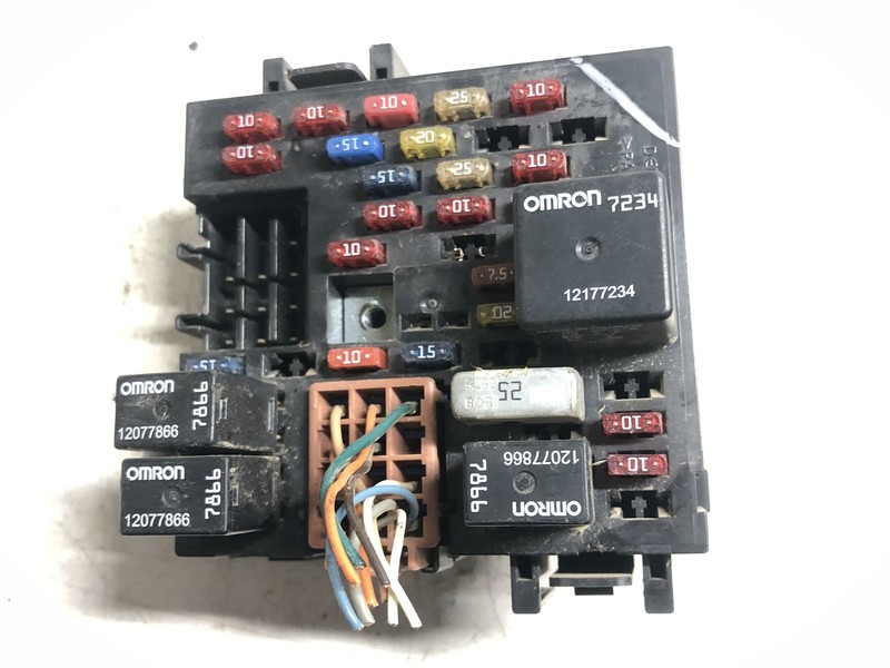 GM GMC Chevy Chevrolet LH Engine Relay Fuse Box Junction Block 15770992