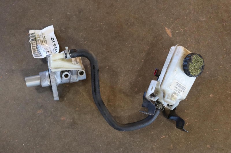 2014-2020 INFINITI QX60 BASE AWD BRAKE MASTER CYLINDER W/ FLUID RESERVOIR OEM