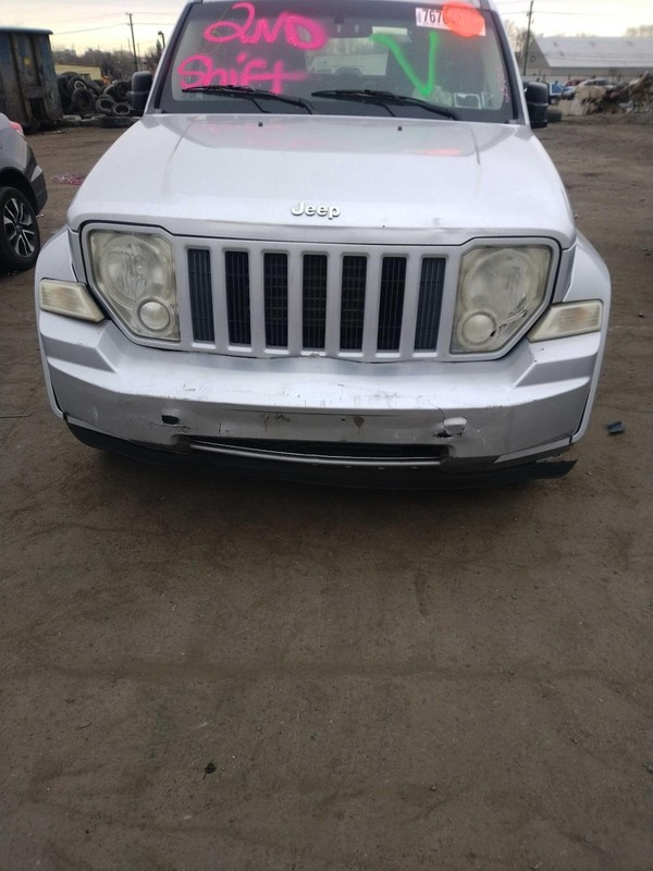 2010 Jeep Liberty 4WD Drive Axle Assembly OEM 52129250AA 140k Miles Silver
