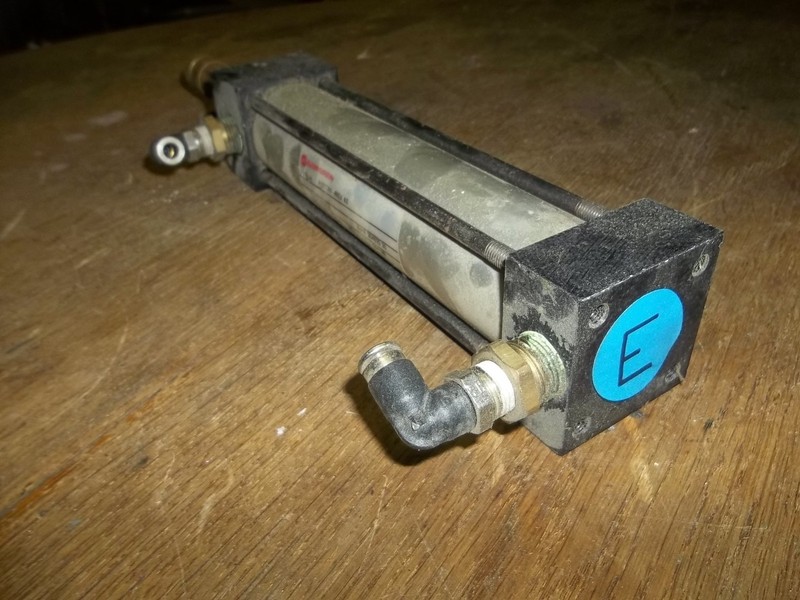 Norgren A16771 Rev # 3 G04-UM Pneumatic Cylinder *FREE SHIPPING*