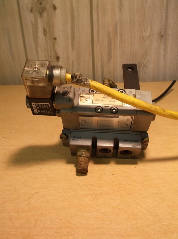 Bosch 0 820 024 128 Rexroth Valve Assembly 1B24210 221 *FREE SHIPPING*