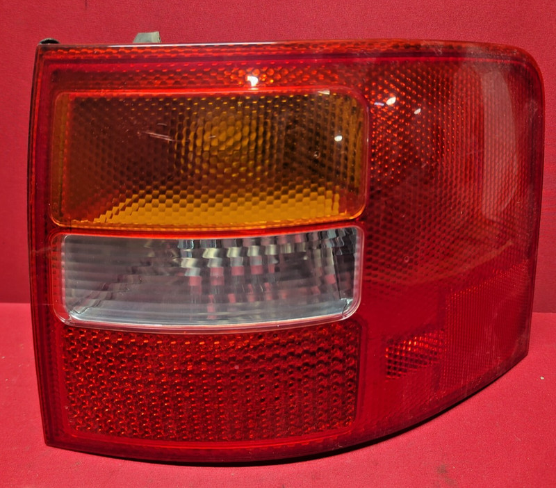 2002 - 2005 Audi Wagon RIGHT Tail Light Lamp Assembly 4B9-945-095-G-3FZ
