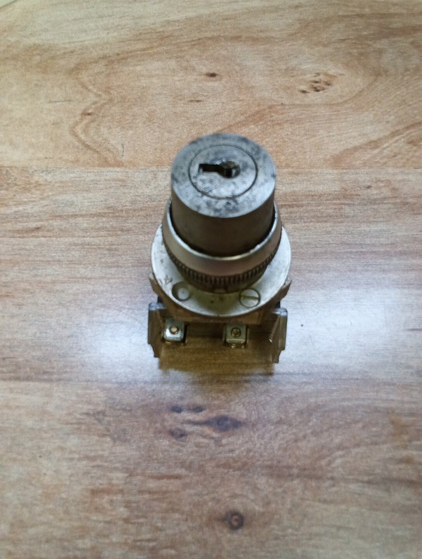 Allen-Bradley 800T-NX634Ser. N Keyed Selector Switch (No Key).