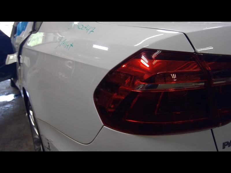 Driver Tail Light Sedan Incandescent Fits 16-19 PASSAT 1619274