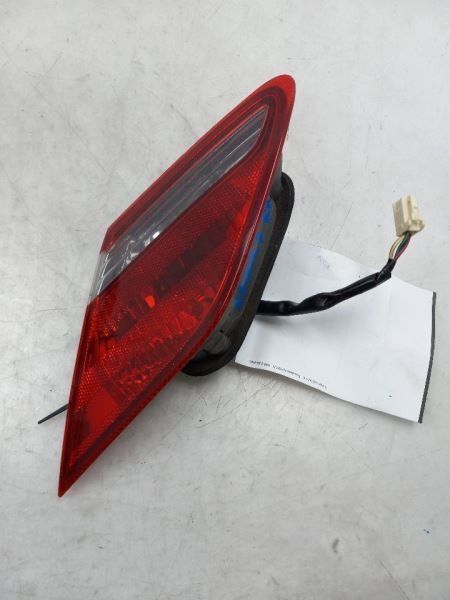 08-10 TOYOTA AVALON TOURING PASSENGER SIDE REAR DECKLID MOUNTED TAIL LIGHT