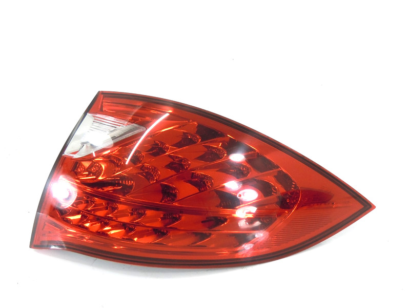 2011-2014 Porsche Cayenne Quarter Panel Mounted Tail Light Passenger Right OEM