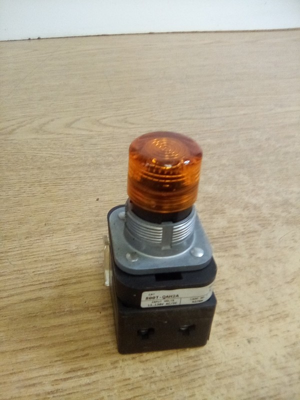 Allen Bradley 800T-QAH2A Momentary Amber PushbuttonW/ 800T-N374