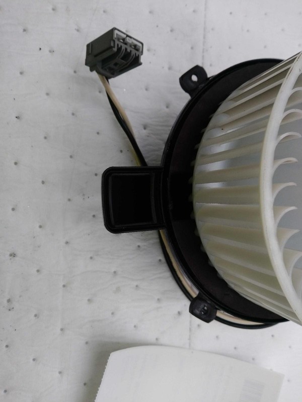 2018-2020 Buick Regal HVAC Blower Motor OEM 39027941 Used 68K Miles White