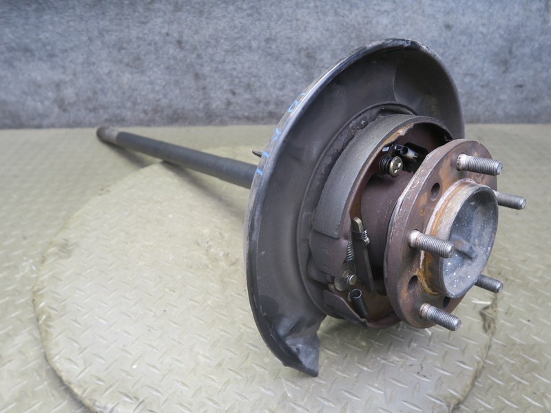 2003-2007 LEXUS J100 LX470 REAR LEFT DRIVER SIDE SPINDLE KNUCKLE WHEEL HUB