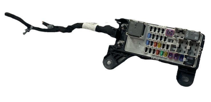 GMC Yukon junction box 2020 fuse relay block box cabin assembly OEM 35012135