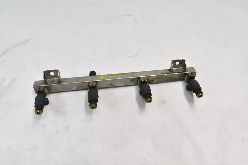 04-19 Maserati Quattroporte Left Side Fuel Injection Rail Line w/ Injectors OEM