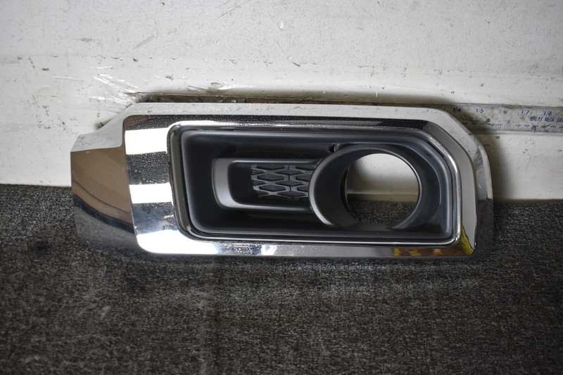 2014 2017 2018 2019 2020 Toyota 4Runner Front Right Bumper Fog Cover 53123-35020