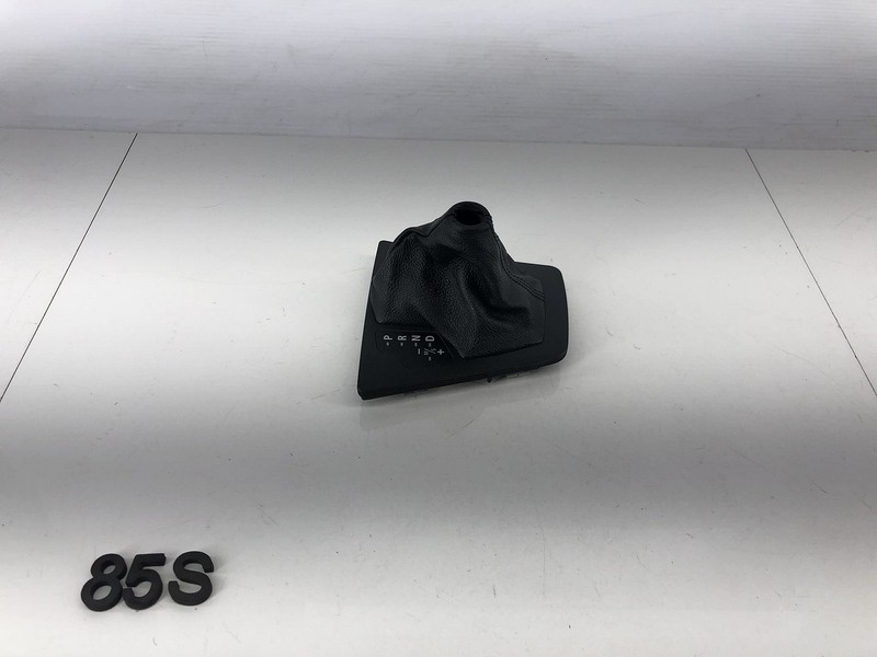 04-10 BMW X3 E83 FRONT CENTER CONSOLE AUTOMATIC TRANSMISSION SHIFTER BOOT OEM