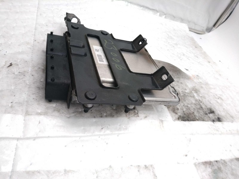 2018 Hyundai Elantra Engine Control Module ECM OEM 391332EPE0 113K Miles